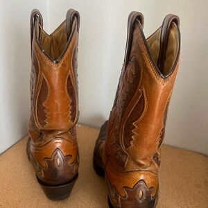 Women’s 2-toned leather cowboy boots by Corral. Size 9.5 Saddle & dark brown